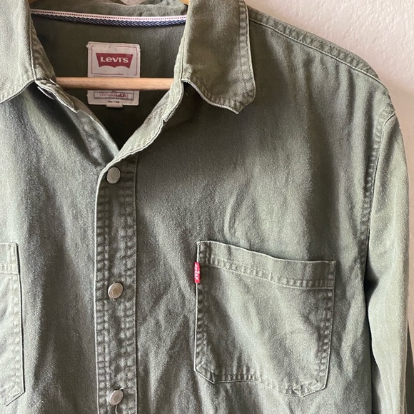Levi’s | Green Men’s Button Up Shirt - Picture 2 of 6
